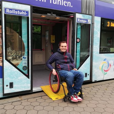 Rollstuhl_Rampe_Straßenbahn_Barrierefrei_Würzburg