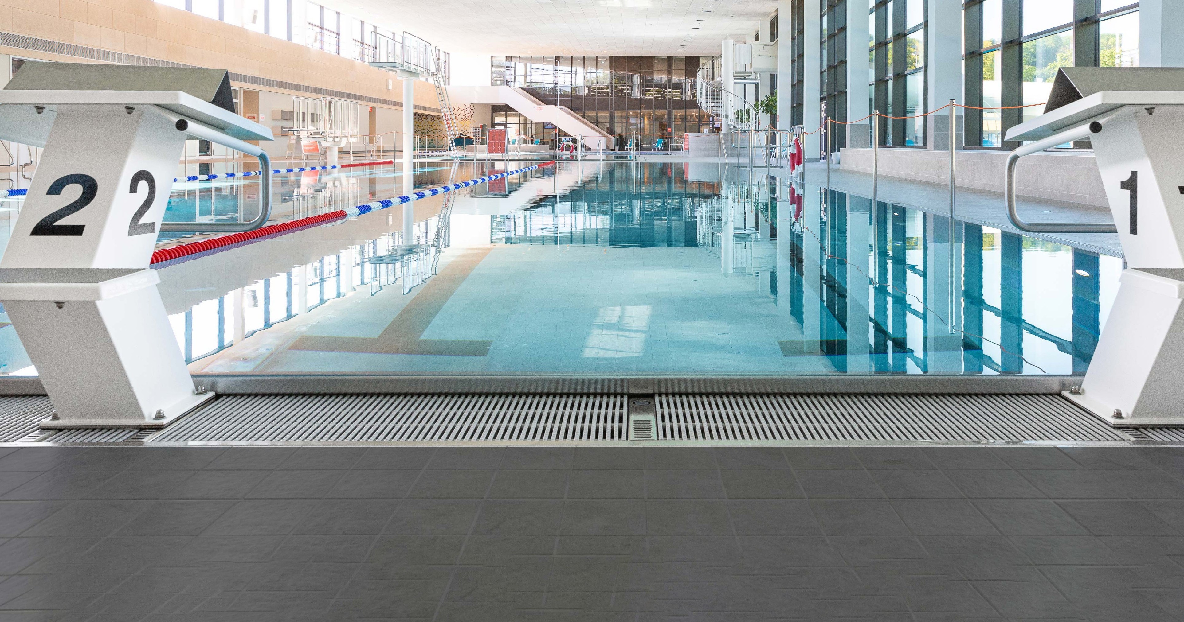 Schwimmbecken im Nautiland Würzburg