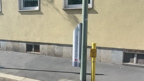 Wuerzburg_-_Laternenladebox_Neutorstrasse