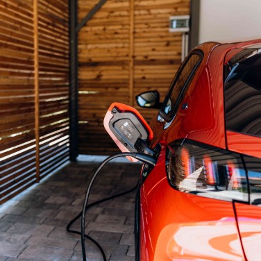 Ladendes Elektroauto 