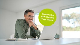 Mann mit Tablet