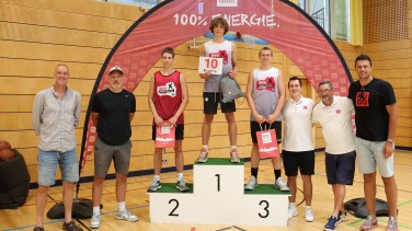 Siegerehrung und Spendenübergabe beim Dunk-Wettbewerb