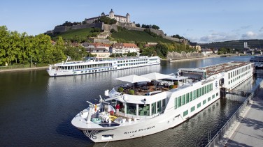 Schiff vor der Festung