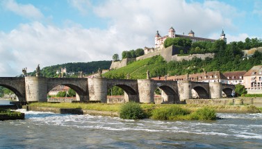 Alte_Mainbruecke_mit_Festung_Marienberg