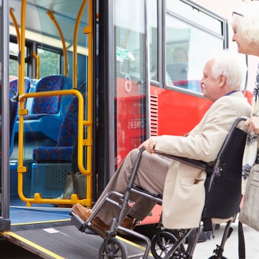 Barrierefrei_unterwegs_Senioren_Bus