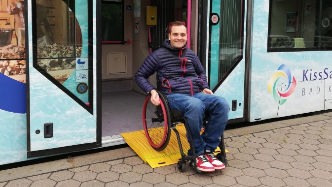 Rollstuhl-Rampe_Straßenbahn_WVV