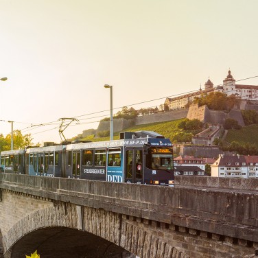 Straßenbahn_Löwenbrücke_Würzburg