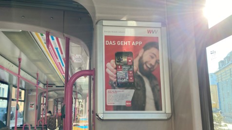Werbung auf Straßenbahn