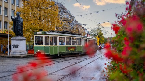 Schoppenexpress fährt durch Würzburg