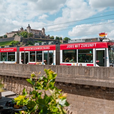 WVV-Bus vor Festung Würzburg