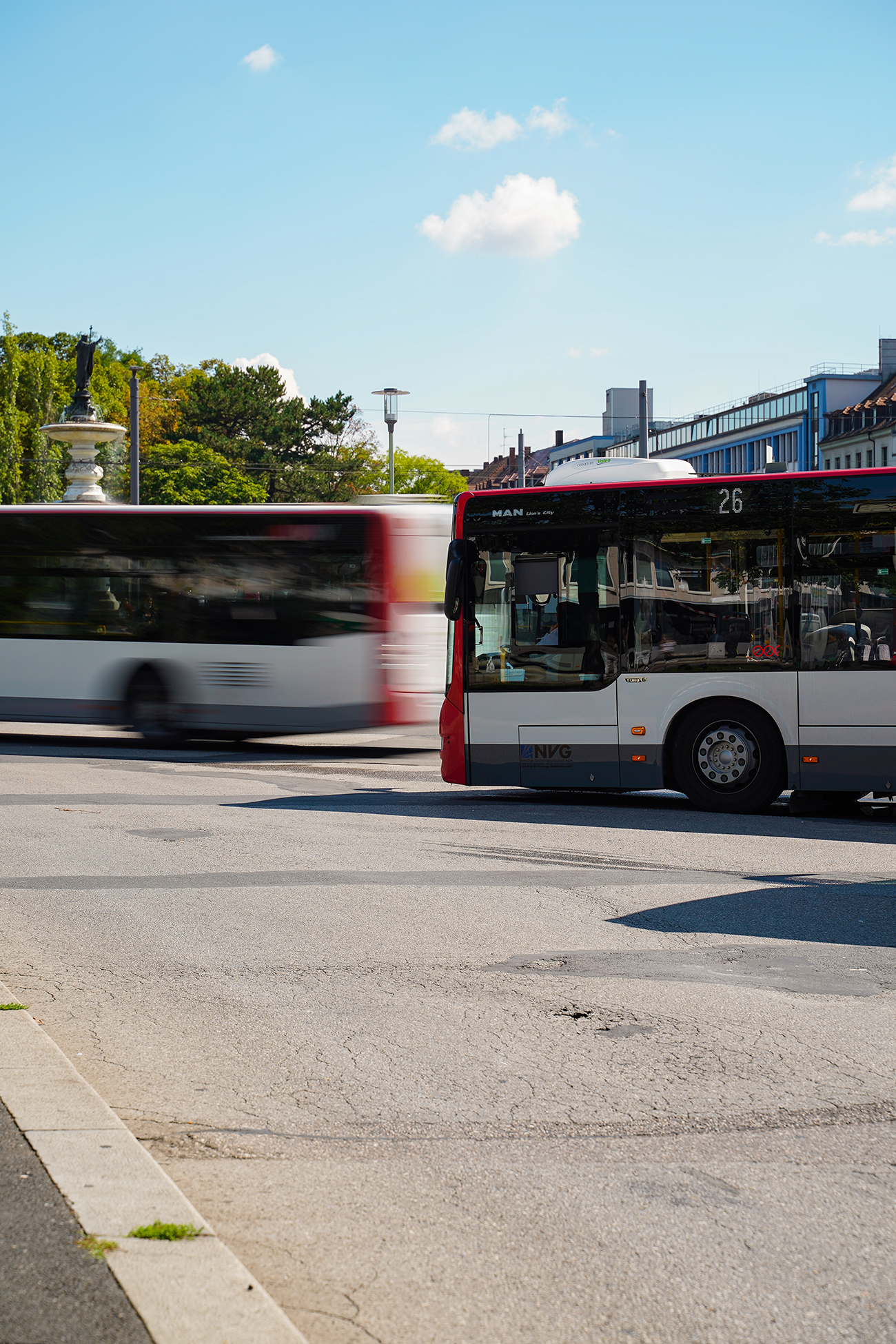 WVV-Busse_am_Bahnhof