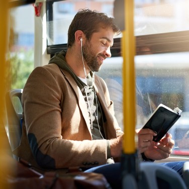 Pendler im Bus