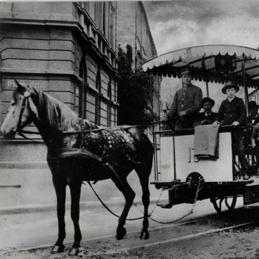 Historisches_Foto_Würzburger_Straßenbahn_Pferdewagen