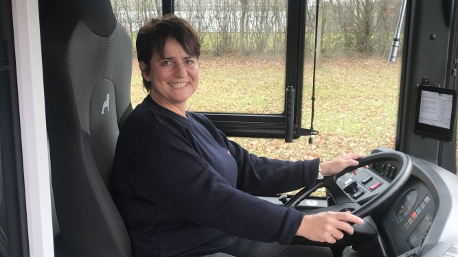 Busfahrer_im_Cockpit
