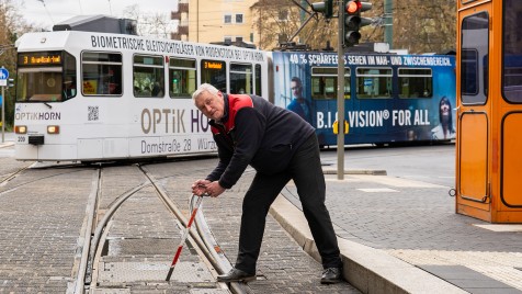 Weichensteller_Henry_Stuermer_bei_der_Arbeit